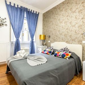 Camera piccola con letto king size
